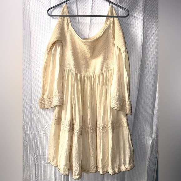 torrid Dresses & Skirts - Torrid Size 0 Ivory Smocked Crochet Dress